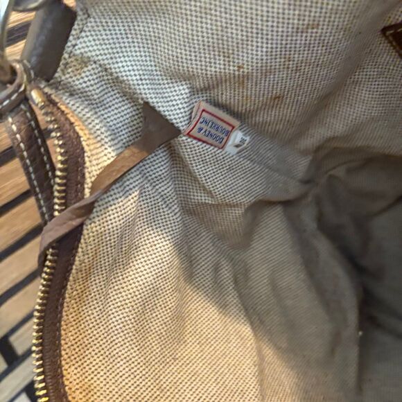 Dooney‎ & Bourke Tan Hobo Style Shoulder Bag - Picture 8 of 9